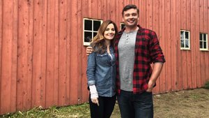 SMALLVILLE Reunion Photo Shows Tom Welling and Erica Durance on the Set of DC's CRISIS ON INFINITE EARTHS