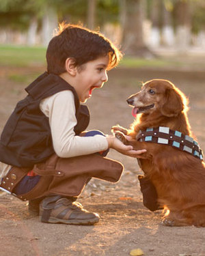 Star Wars Cosplay – Adorable Han Solo and Chewbacca