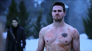 Stephen Amell Teases Season 5 Villain For ARROW