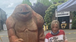 SUICIDE SQUAD Fan and Chainsaw Artist Carves a Human Size King Shark Out of Wood