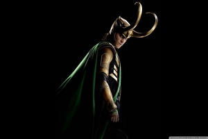 THOR: RAGNAROK: Tom Hiddleston Teases Loki's Return in Set Photo