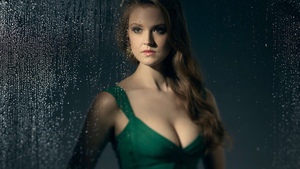Two Photos of The Older Poison Ivy From GOTHAM Season 3